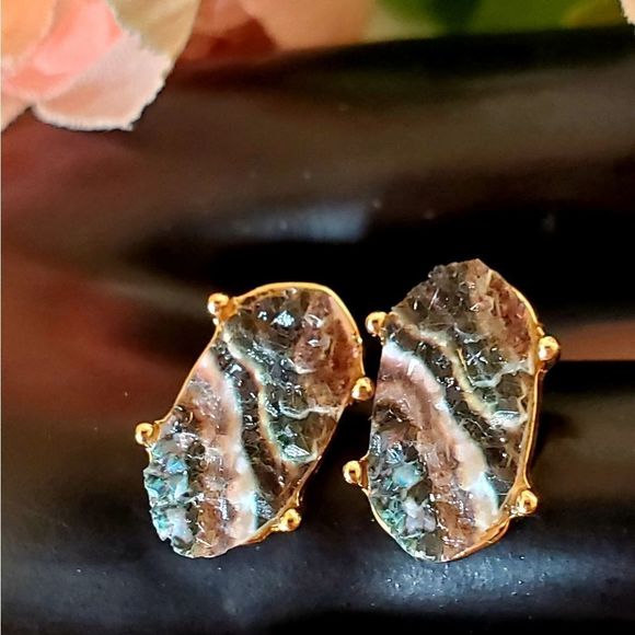 𝅺tiny Marble Druzy Stud Earrings - Picture 2 of 9